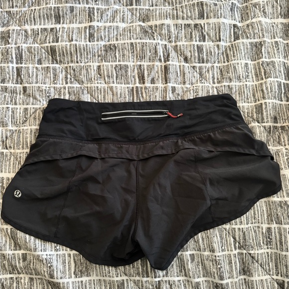 Women’s Lululemon shorts size 4 - Picture 5 of 6
